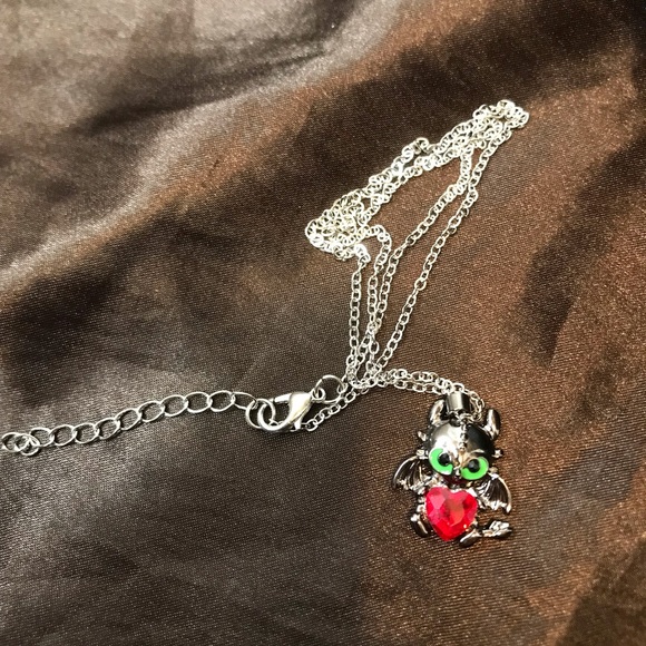 Toothless how to train a dragon red heart necklace - Picture 7 of 7